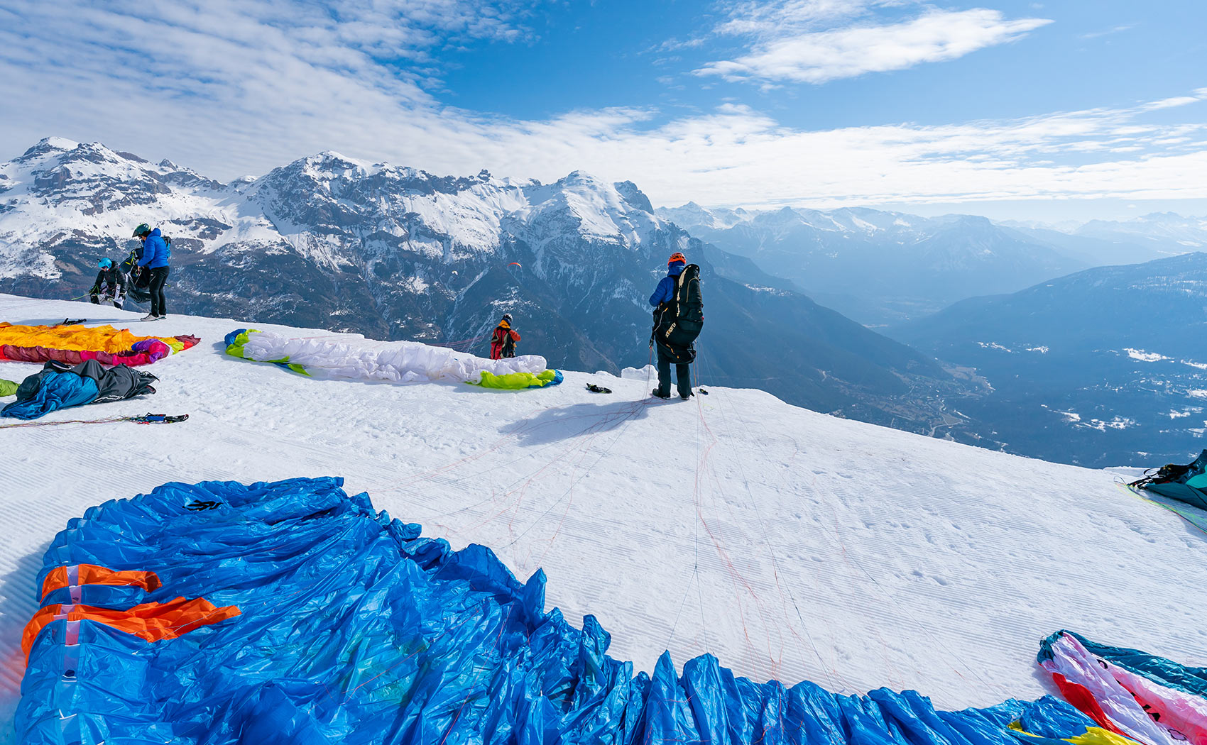 Paragliding at the Pevoux Testival