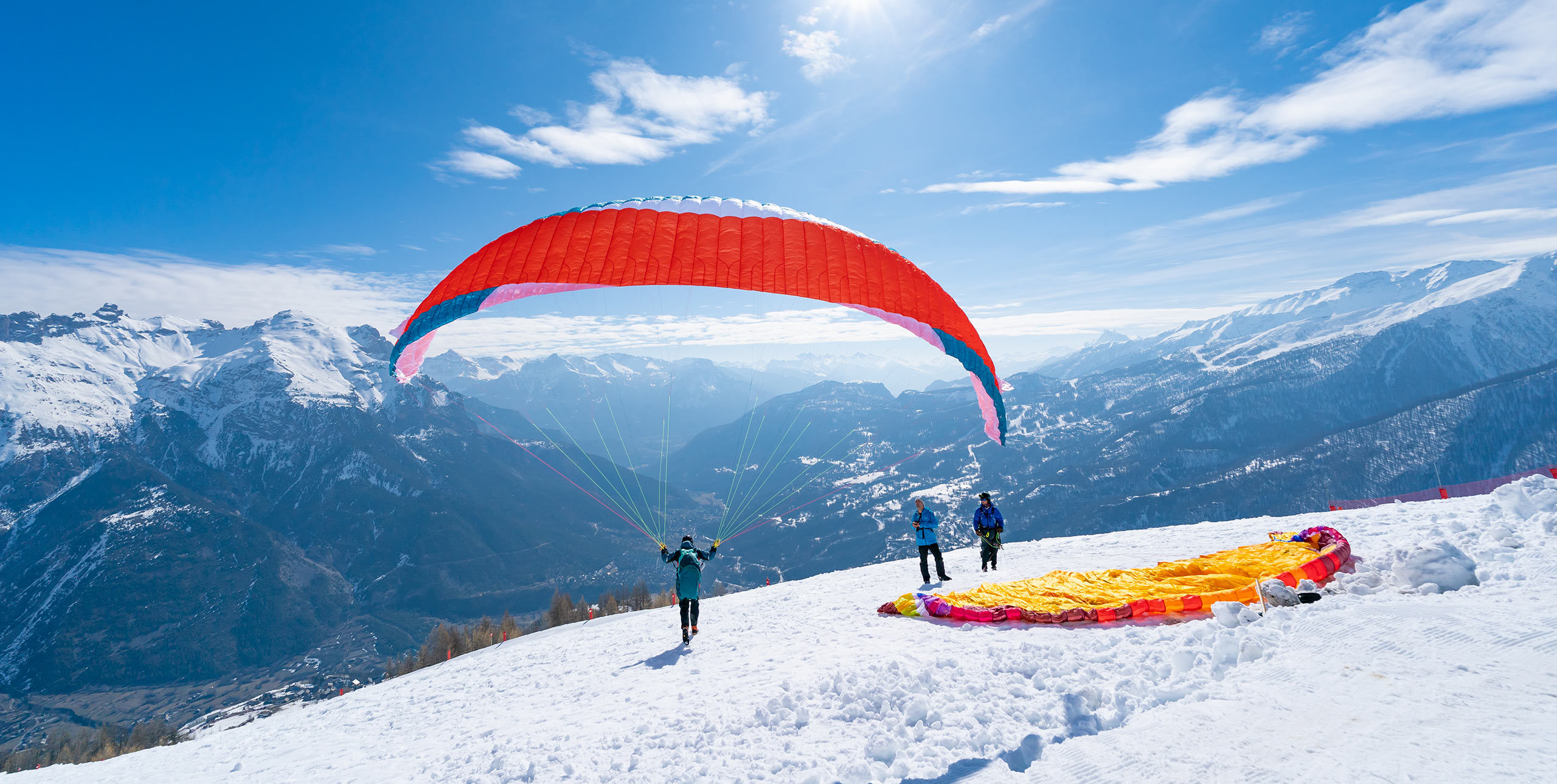 Test flying paragliders at the Pelvoux Testival