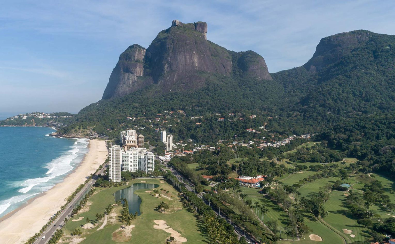 The launch is in the forest in the top right of the photo, landing is at the far end of the beach. Photo: cscvl.com.br