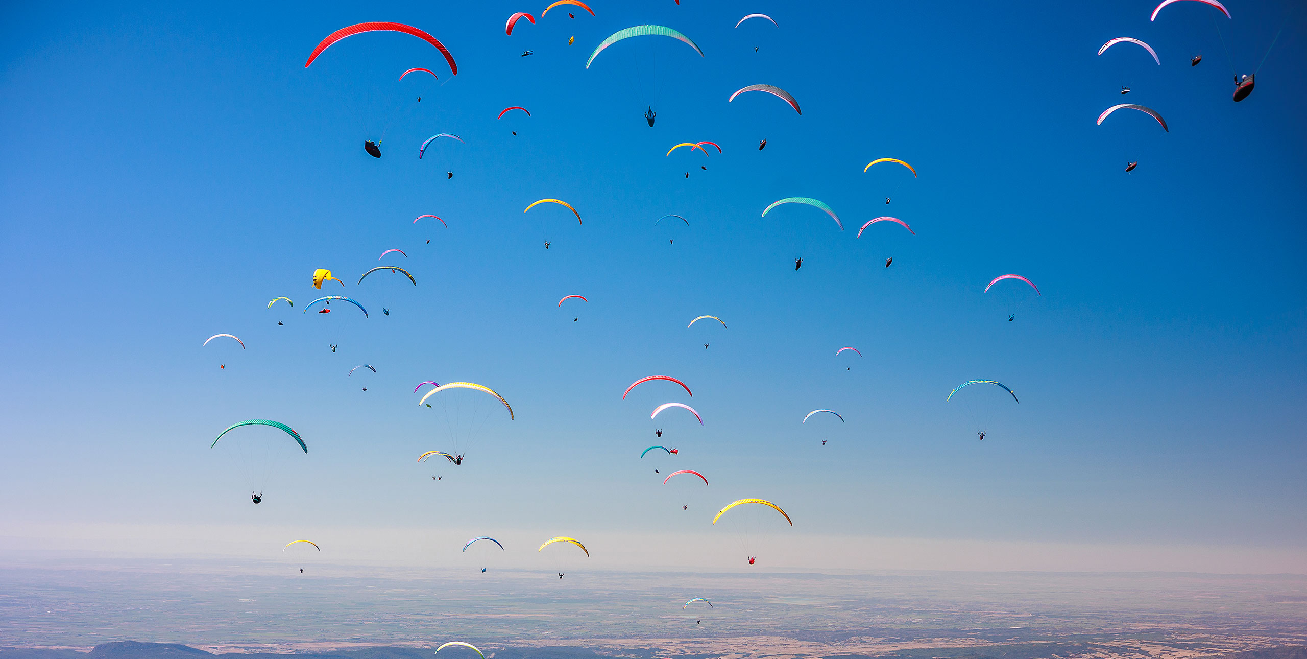 A gaggle of paragliders at the SRS. Photo: Marcus King