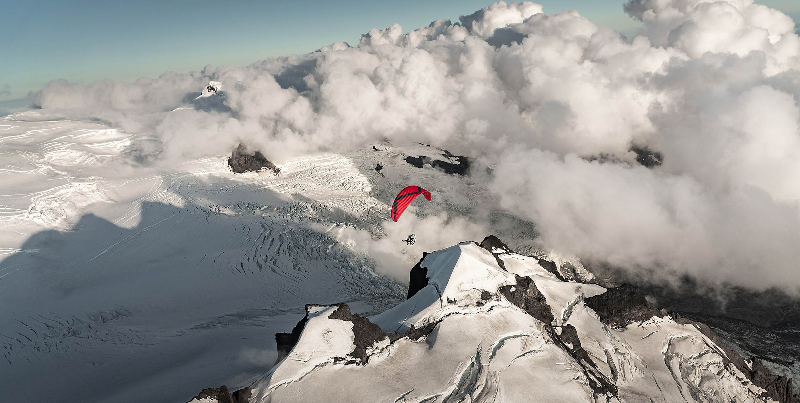 Crossing Öræfajökull glacier by paramotor