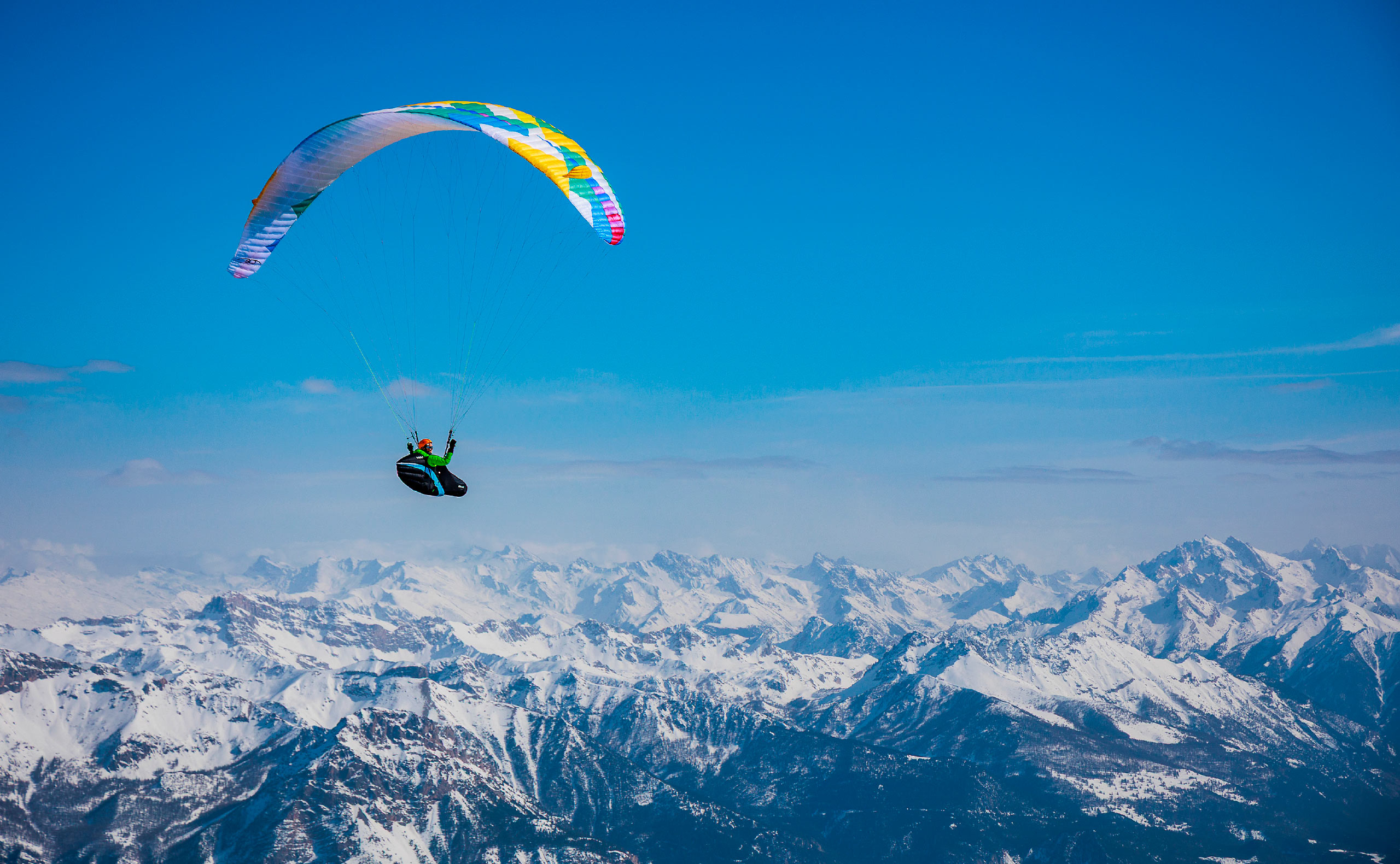 Paragliding in the Ecrins