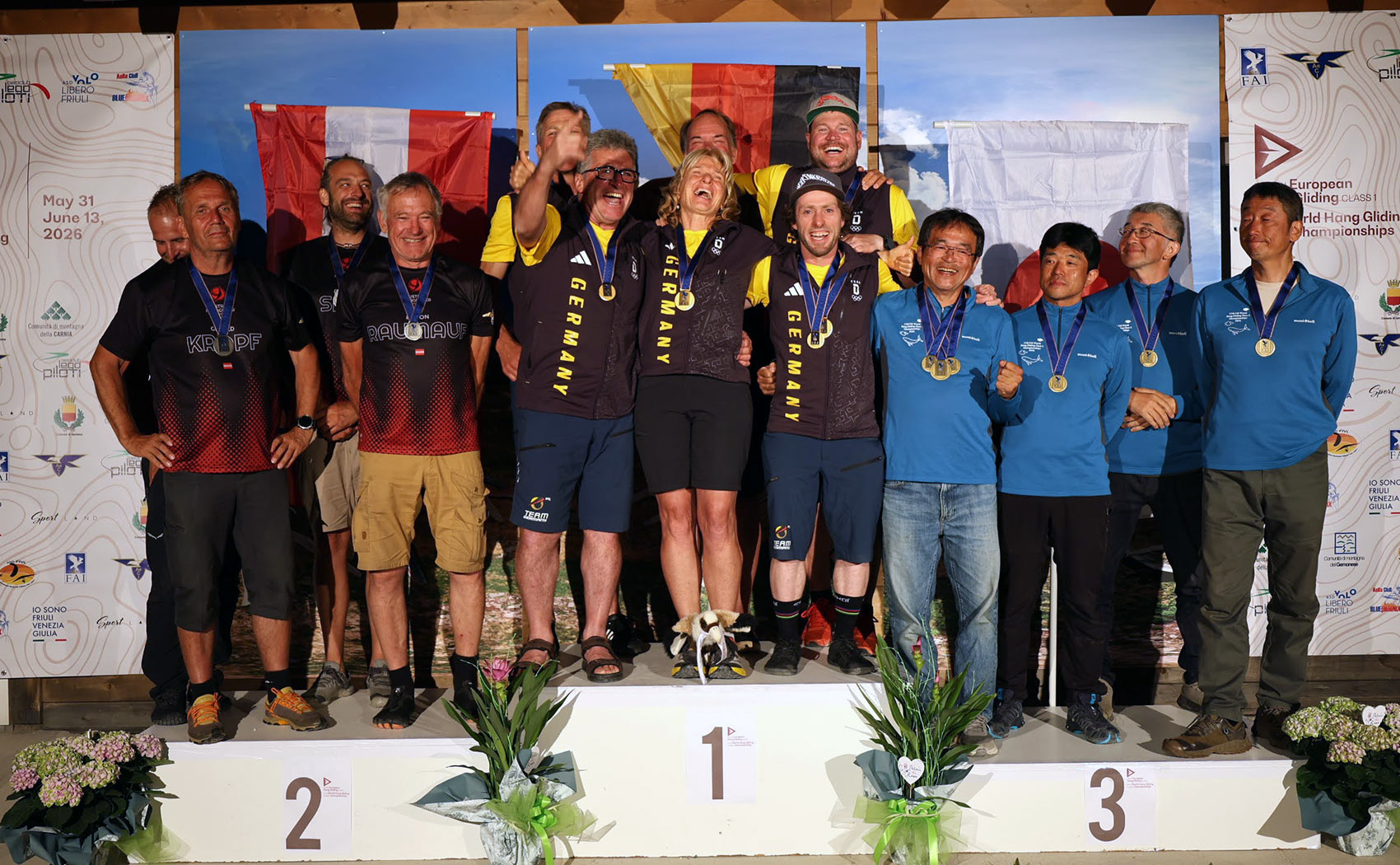 Markus (AIR Atos Vrs) went on to win gold while his dad Karl (AIR Atos Vr) joined him on the podium in bronze medal position. Andreas Sand (AUT, AIR Atos Vr) took home the silver.
