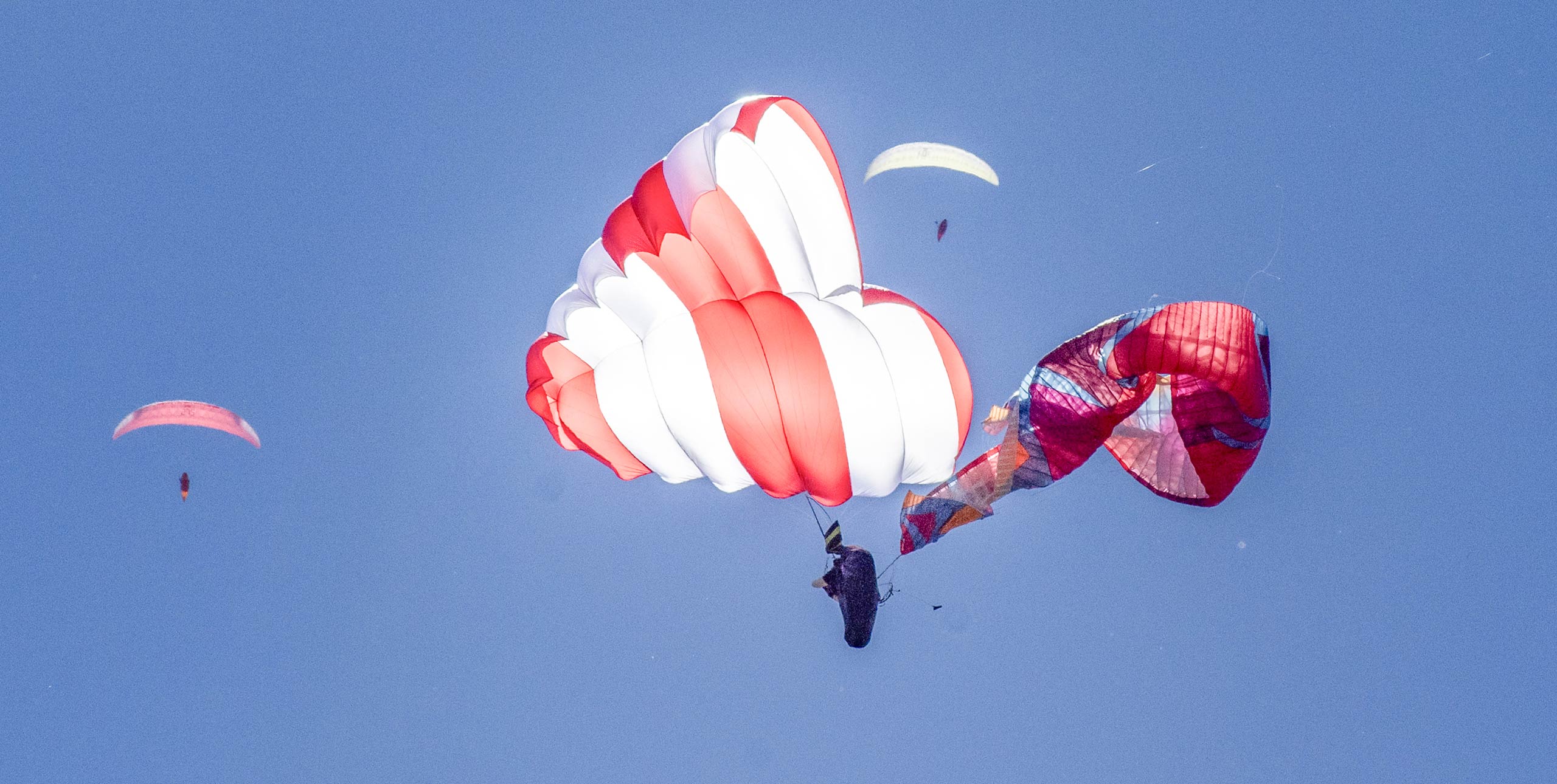 throwing a reserve parachute